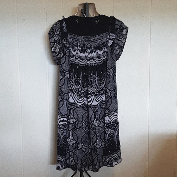**3/$25**  TWINKLE by WENLAN Lightwight Loose Fit Dress - Attached Lining Size 4 - Picture 5 of 6